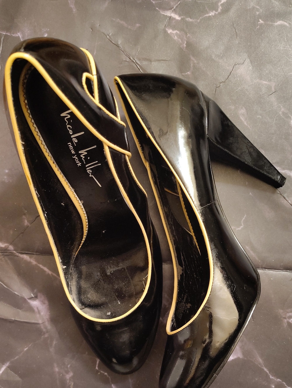 Vince de Hiller Black Patent Pumps with Yellow Trim